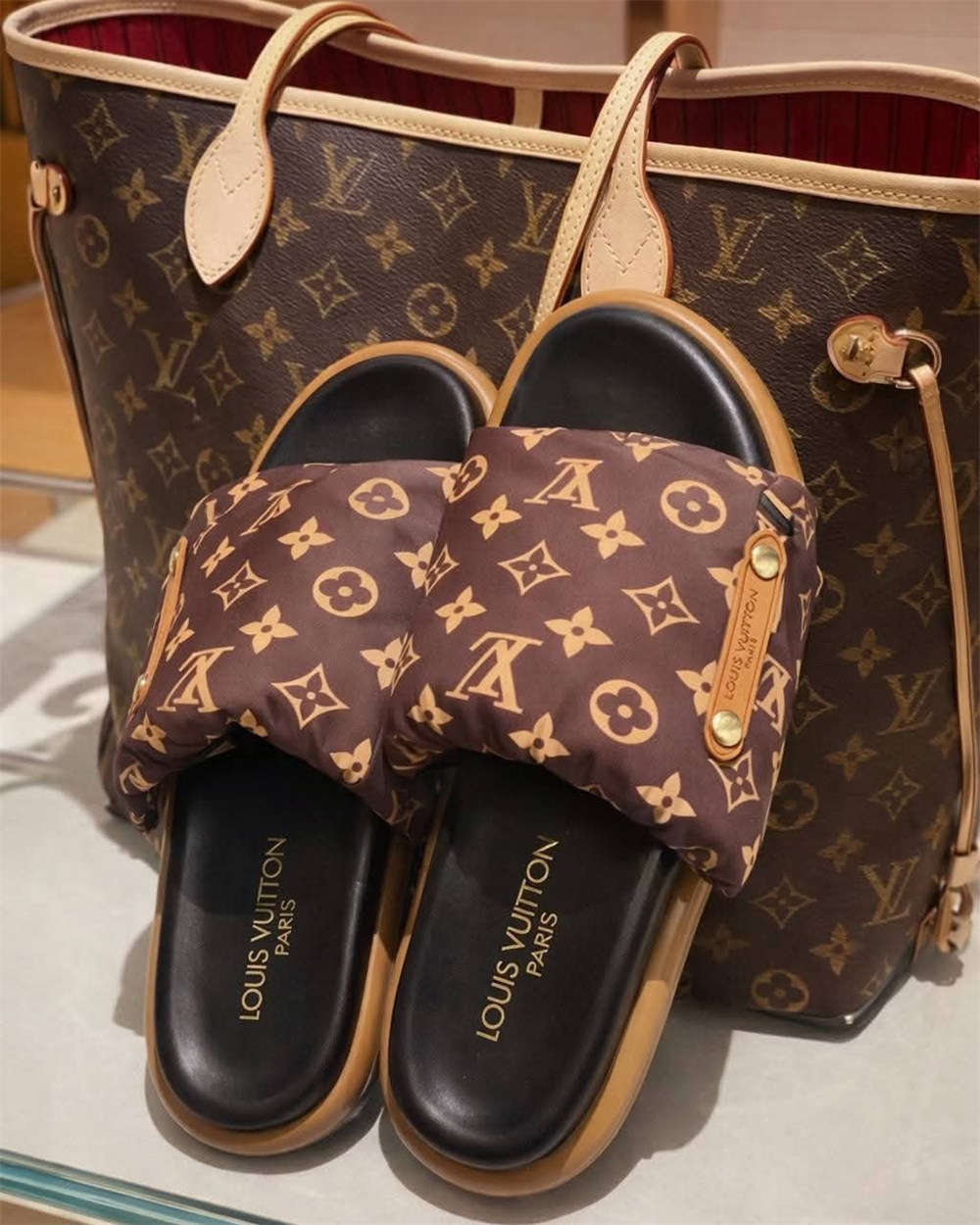 High quality slipper & Tote bag  free shipping LOV #X1086 - Image 1