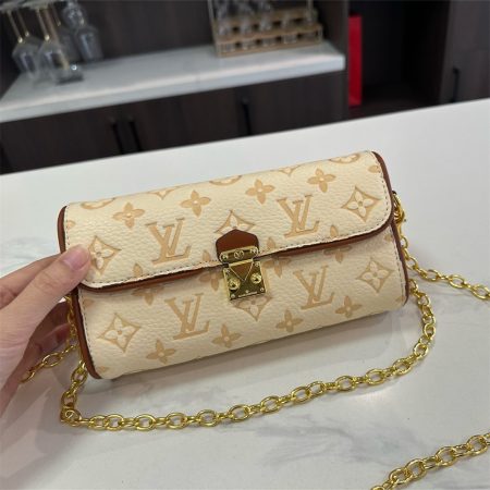 High quality shoulder bag size:20*11cm LOV DS #X1117 - Image 4