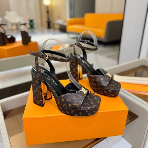 High quality sandals size:5-10 with box free shipping LOV #X1201