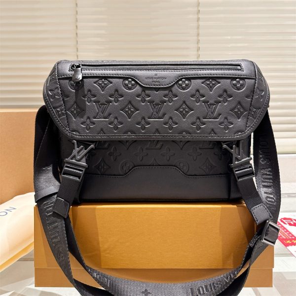 High quality messenger bag size:28*24cm GUI DS #X1227