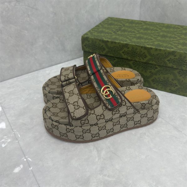 High quality slippers & makeup bag free shipping GUI #X1294
