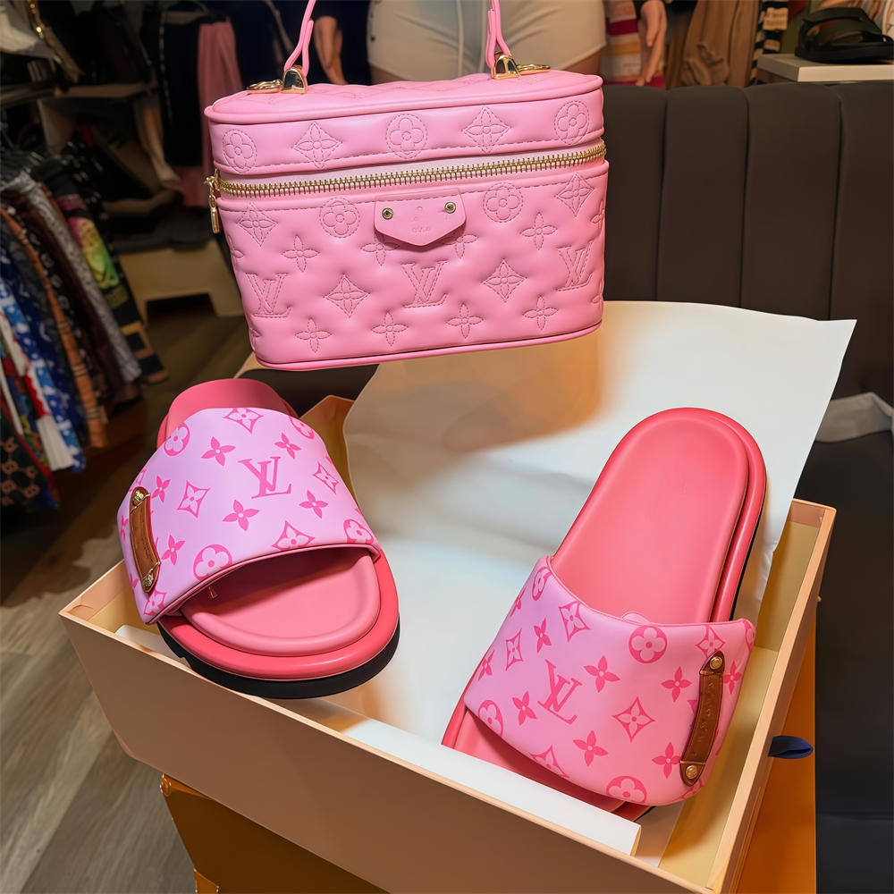 High quality slippers & makeup bag set free shipping LOV #X1365 - Image 1