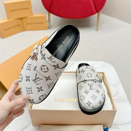 High quality couple slippers size:5-11 with box LOV #X1408 - Image 4