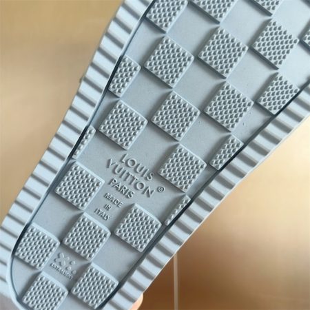 High quality slipper size:7-12 with box LOV #X1438 - Image 5