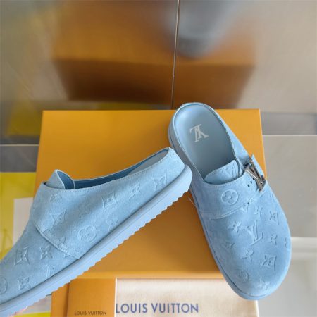 High quality slipper size:7-12 with box LOV #X1438 - Image 4