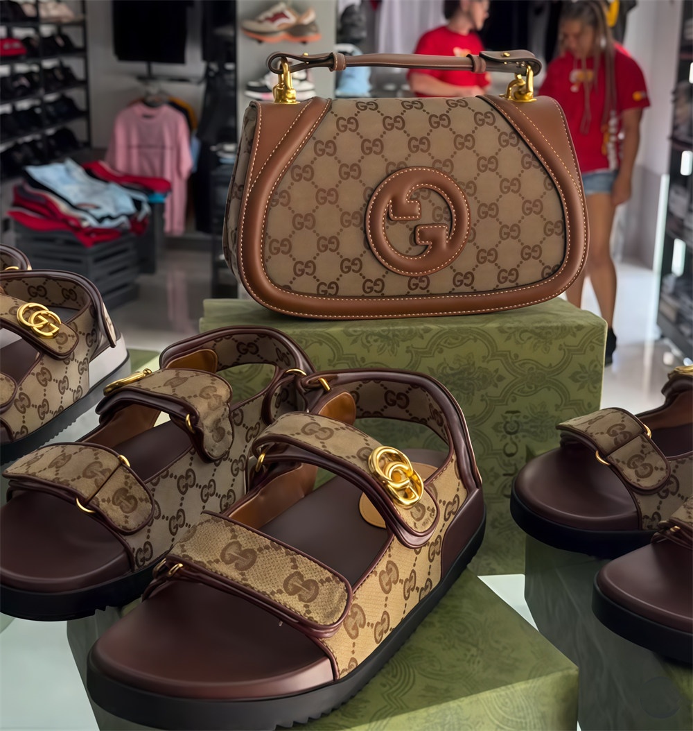 High quality slippers & shoulder bag set free shipping GUI #X1523 - Image 1