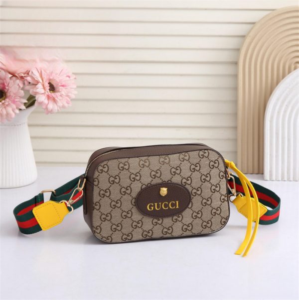 Wholesale messenger bag size:22*13*7cm GUI #Z0005