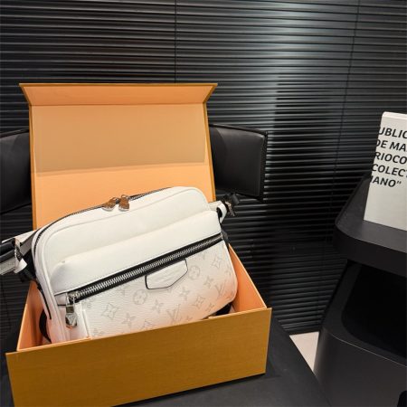 Wholesale messenger bag size:25*19m LOV #Z0016 - Image 5