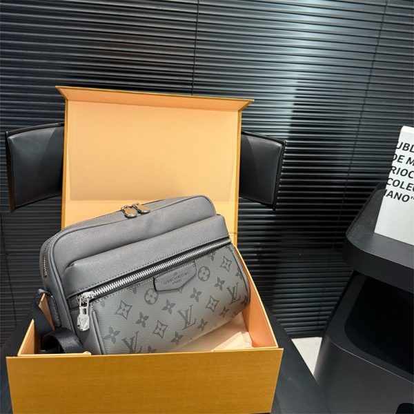 Wholesale messenger bag size:25*19m LOV #Z0016