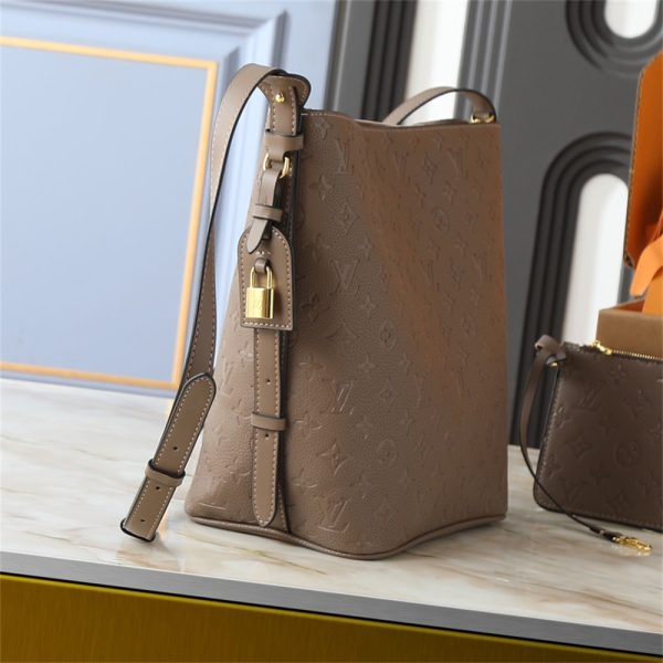 High quality bucket bag size:30*25*17m LOV #Z0044