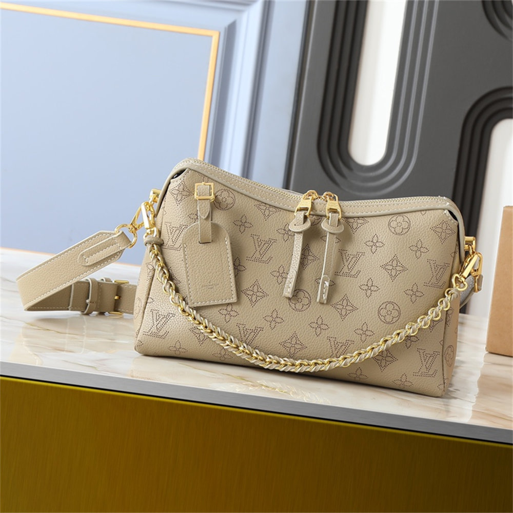 High quality shoulder bag size:29*18*13cm LOV #Z0046 - Image 1