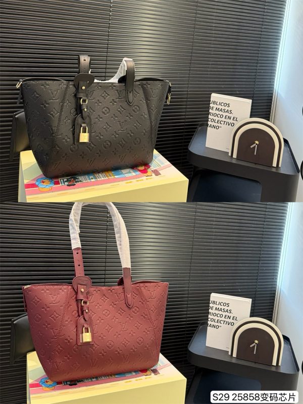 Top quality Tote bag size:28*23cm LOV #Z0050