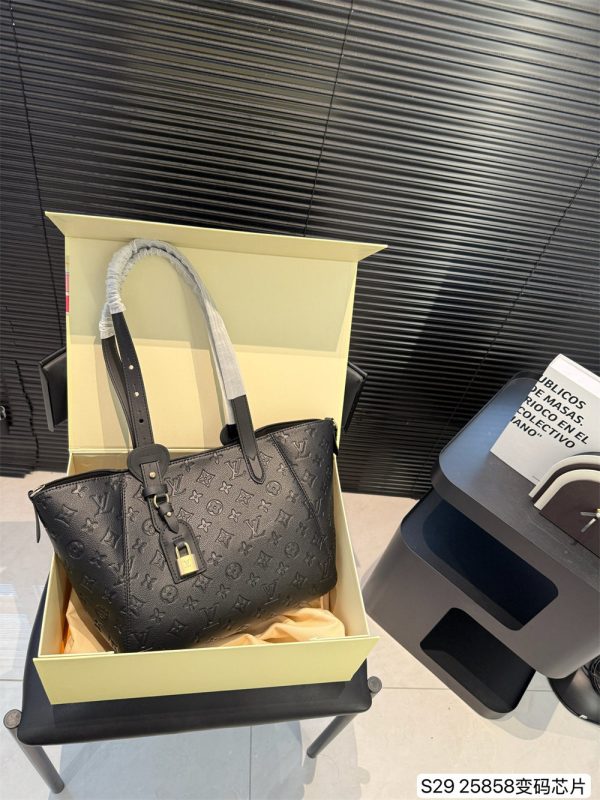 Top quality Tote bag size:28*23cm LOV #Z0050