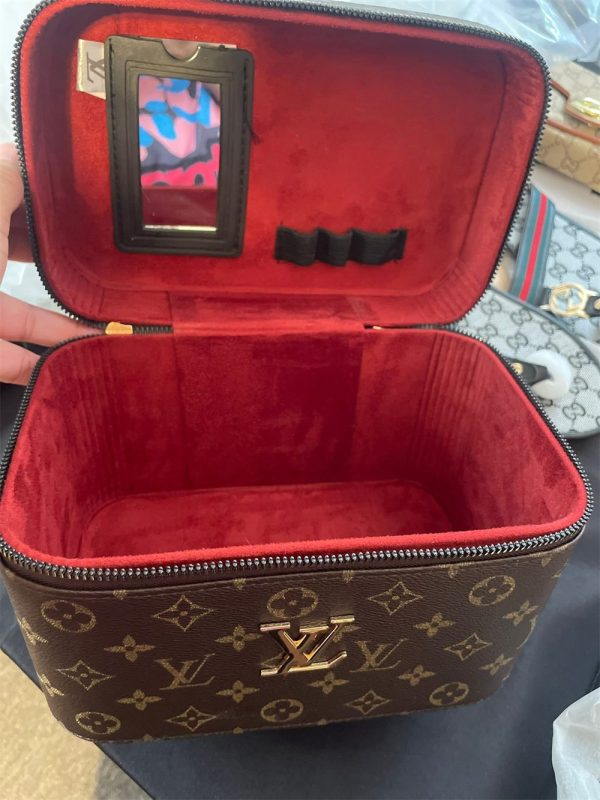Wholesale fashion makeup bag LOV #Z0094