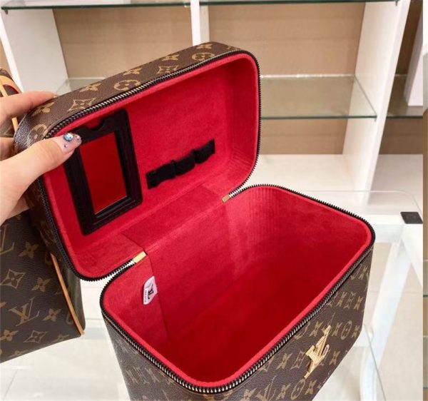 Wholesale fashion makeup bag LOV #Z0094