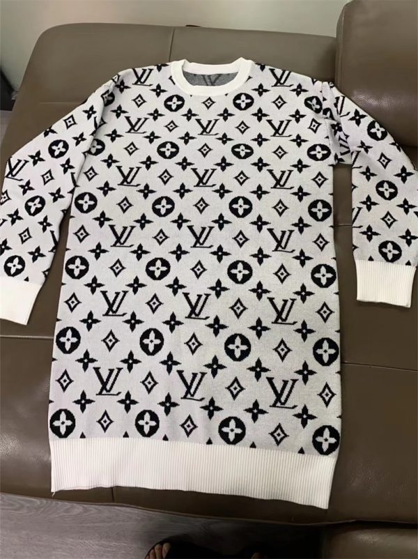 Wholesale fashion sweater size:S-2XL LOV #Z0097