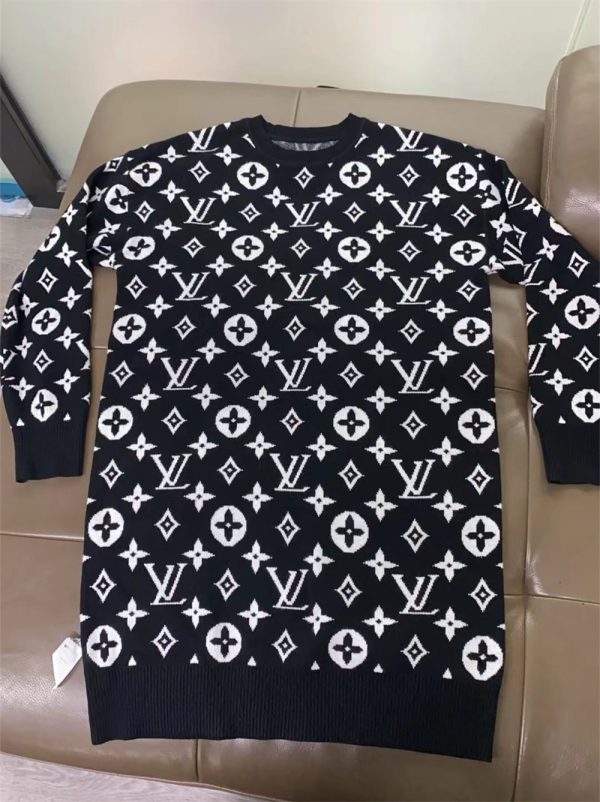Wholesale fashion sweater size:S-2XL LOV #Z0097