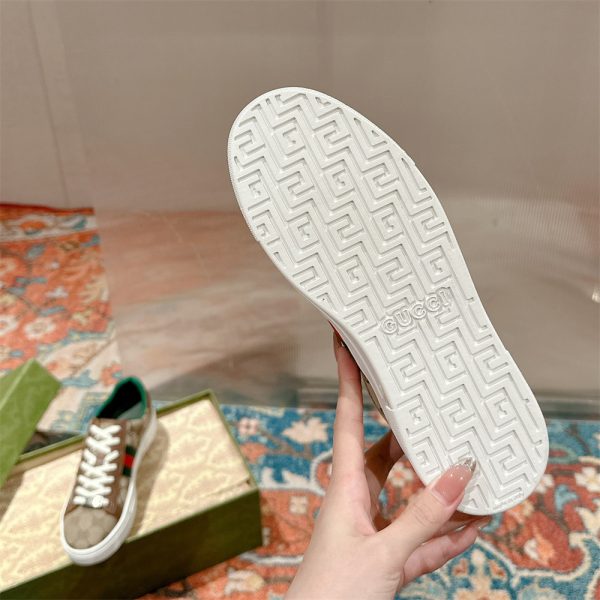 High quality sneaker size:5-11 with box free shipping GUI #Z0285