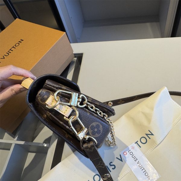 Wholesale shoulder bag size:21*14*6cm LOV DS #Z0453