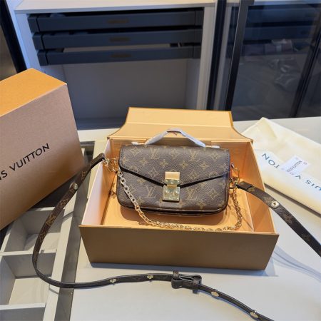 Wholesale shoulder bag size:21*14*6cm LOV DS #Z0453