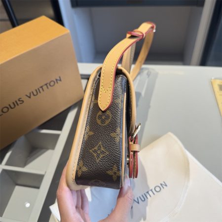 High quality shoulder bag size:20*15*6cm LOV #Z0454 - Image 2