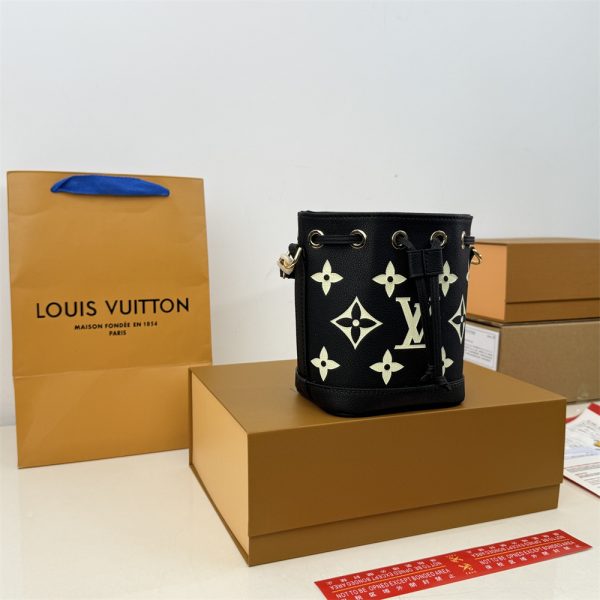 High quality bucket bag size:13*10*16m LOV #Z0481
