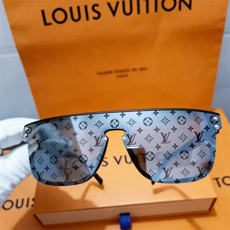 High quality sunglass with box LOV #Z0549 - Image 2