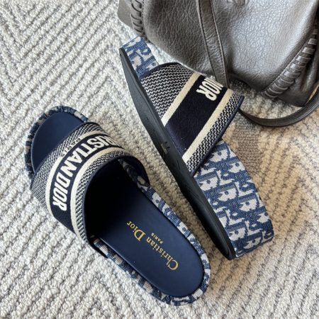 High quality slipper size:5-9 with box DIR #0649