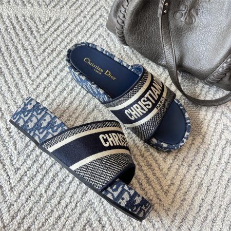 High quality slipper size:5-9 with box DIR #0649 - Image 3