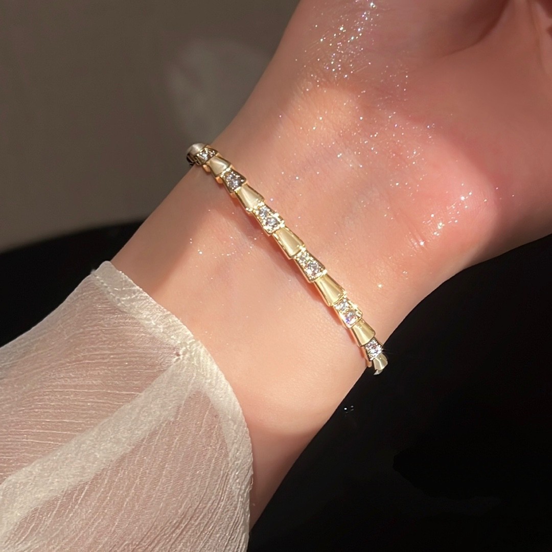 Wholesale Fashion Bracelet VAC #A0822 - Image 2