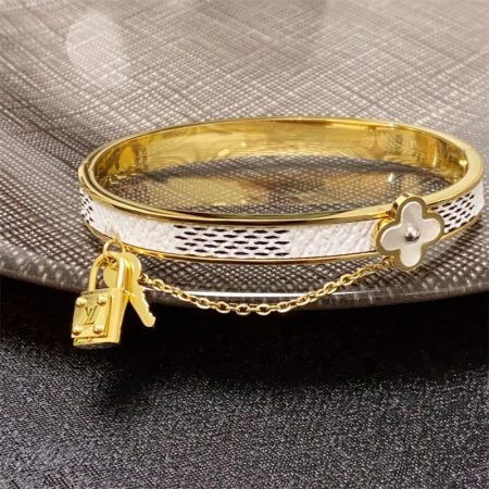 Wholesale Fashion High Quality Bracelet LOV #A0373