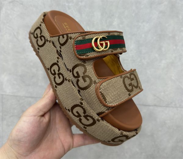 High quality slippers size:5-12 with box GUI #23542