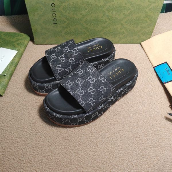 High quality slipper size:5-13 with box GUI #30797