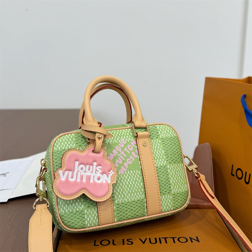 High quality shoulder bag size:20*14cm LOV #31466 - Image 2