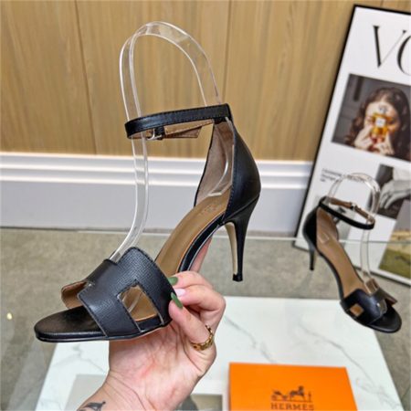 High quality sandals size:5-10 with box HEM #31479 - Image 2