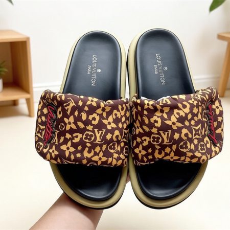 High quality couple slippers size:5-12 with box LOV #31480 - Image 2