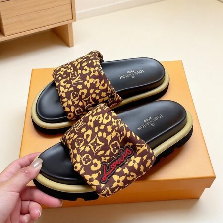 High quality couple slippers size:5-12 with box LOV #31480 - Image 3