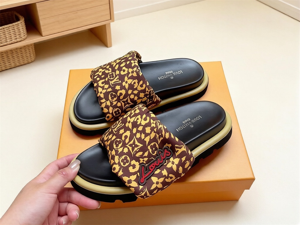 High quality couple slippers size:5-12 with box LOV #31480 - Image 3