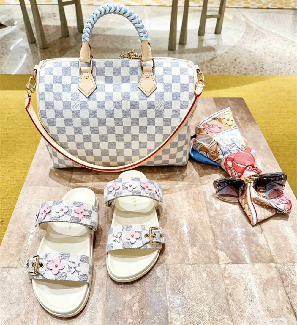 High quality slippers & handbag set free shipping LOV #31497 - Image 1