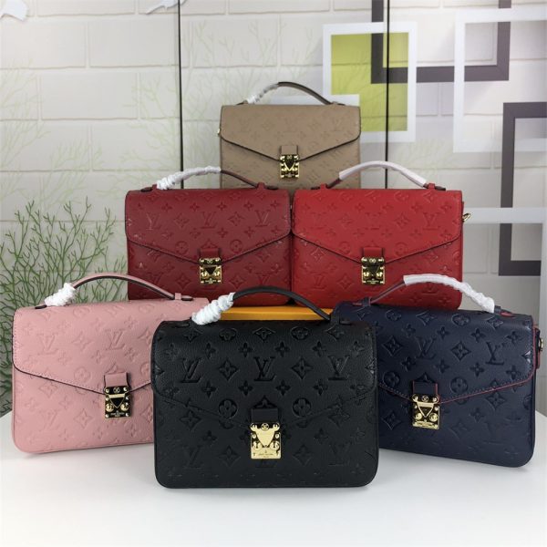 Top quality messenger bag size:25*19*9cm LOV #31507