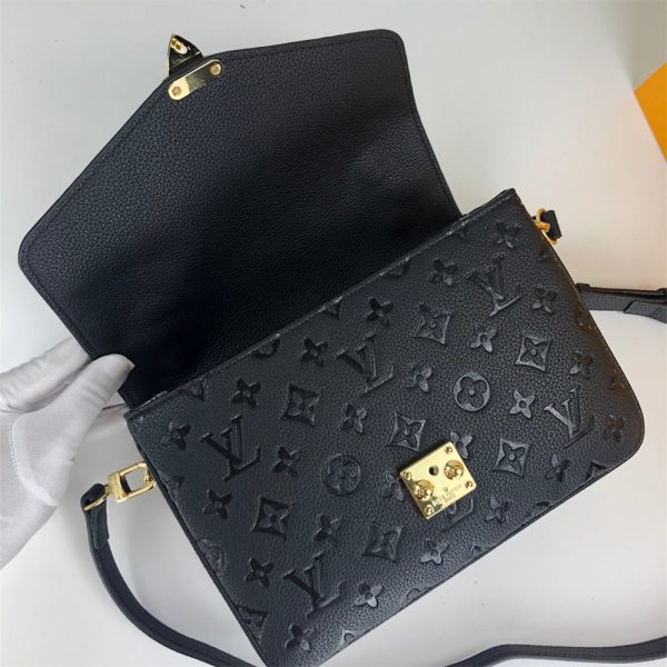 Top quality messenger bag size:25*19*9cm LOV #31507