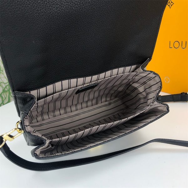Top quality messenger bag size:25*19*9cm LOV #31507