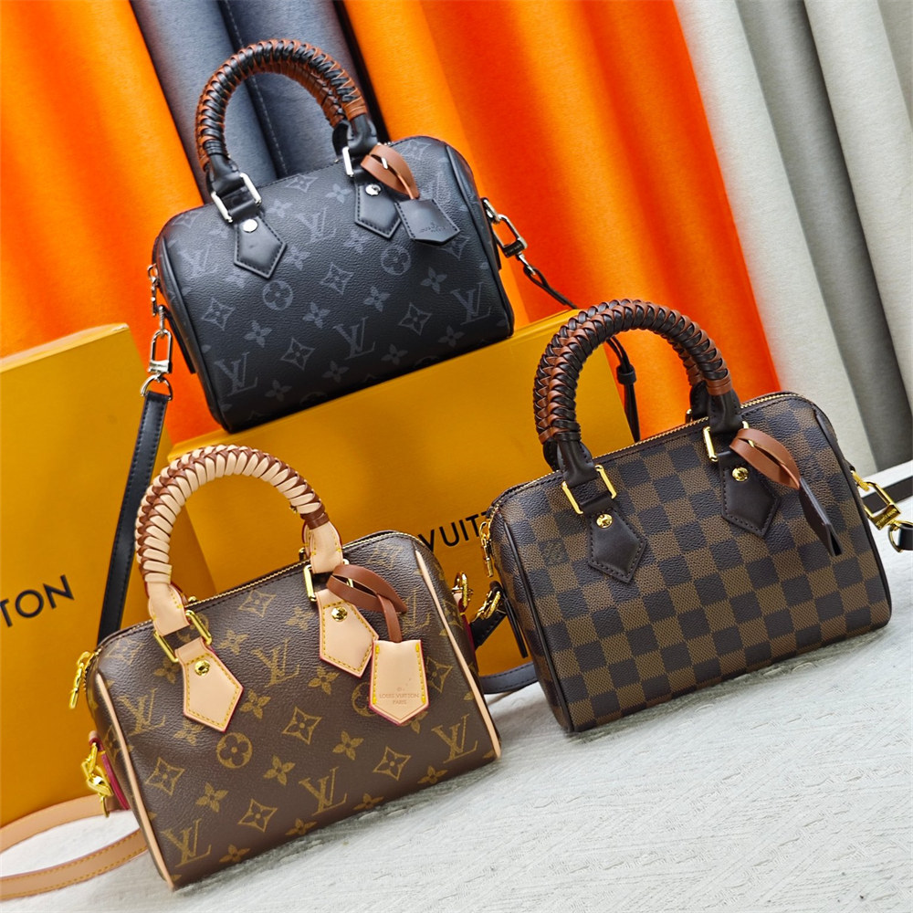 Top quality shoulder bag size:20.5*13.5cm LOV #31547 - Image 1