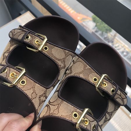 High quality slippers size:5-11 with box COH #31563 - Image 4