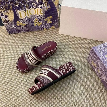High quality slippers size:5-11 with box COH #31564 - Image 2