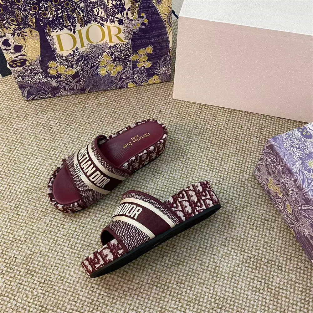 High quality slippers size:5-11 with box COH #31564 - Image 2