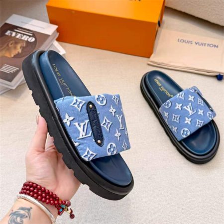 High quality slippers size:5-11 with box LOV #31573 - Image 2