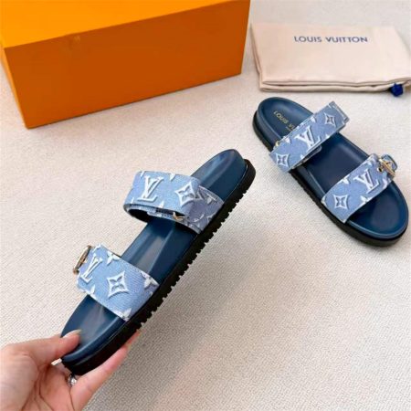 High quality slippers size:5-11 with box LOV #31574 - Image 2