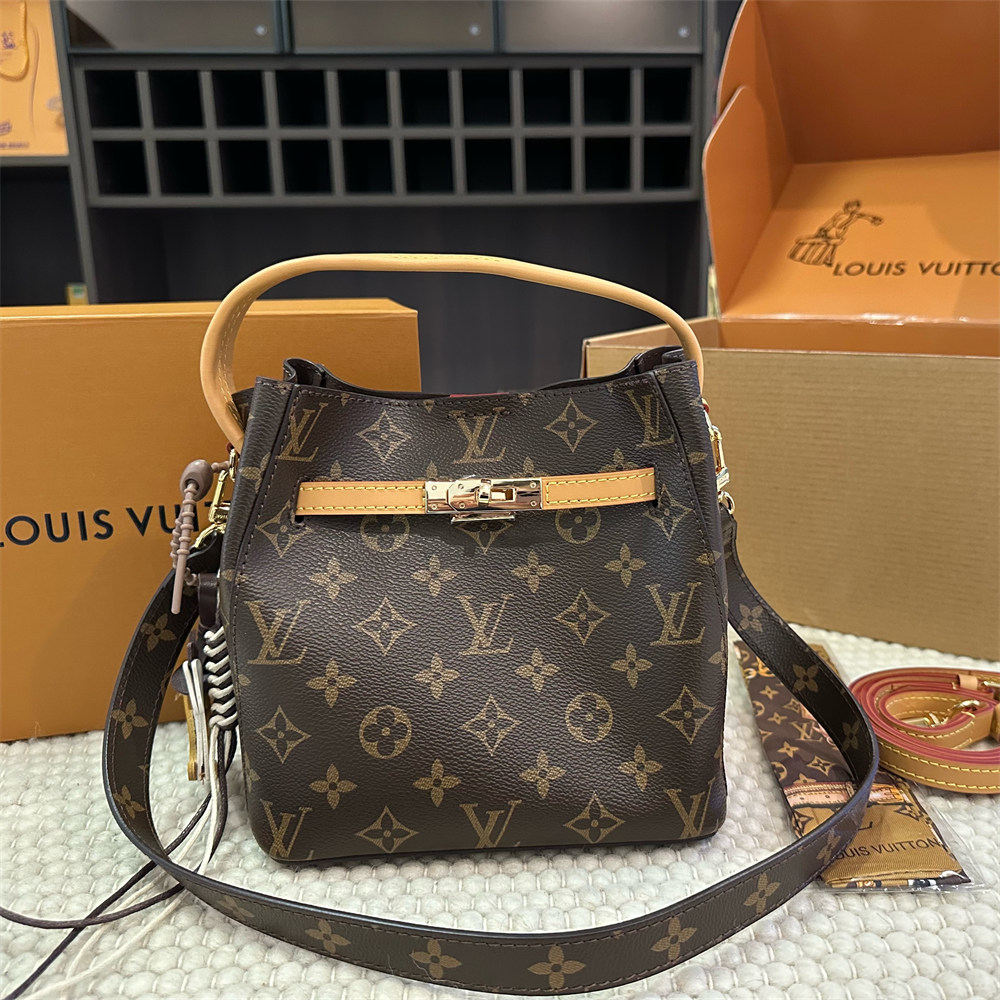 High quality bucket bag size:19cm LOV #31575 - Image 1