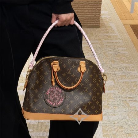 High quality shell bag size:36*28cm LOV #31576